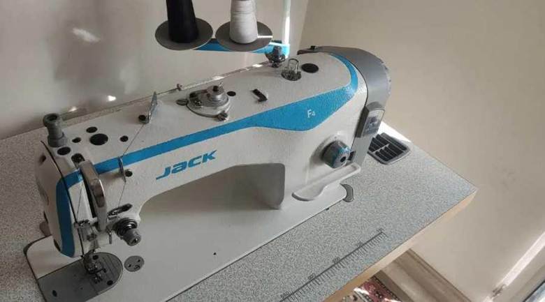 چرخ خیاطی جک f4