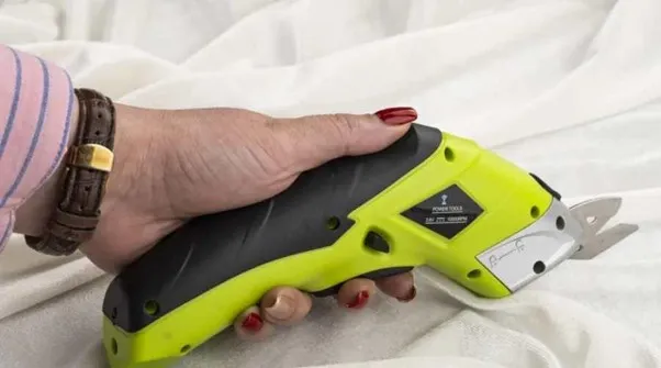 آموزش خیاطی قیچی‌ بر از صفر تا صد +(  یادگیری خیاطی بدون الگو به زبان ساده و کاربردی)